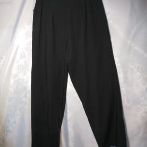 3/4 Length Classy Gray Capris